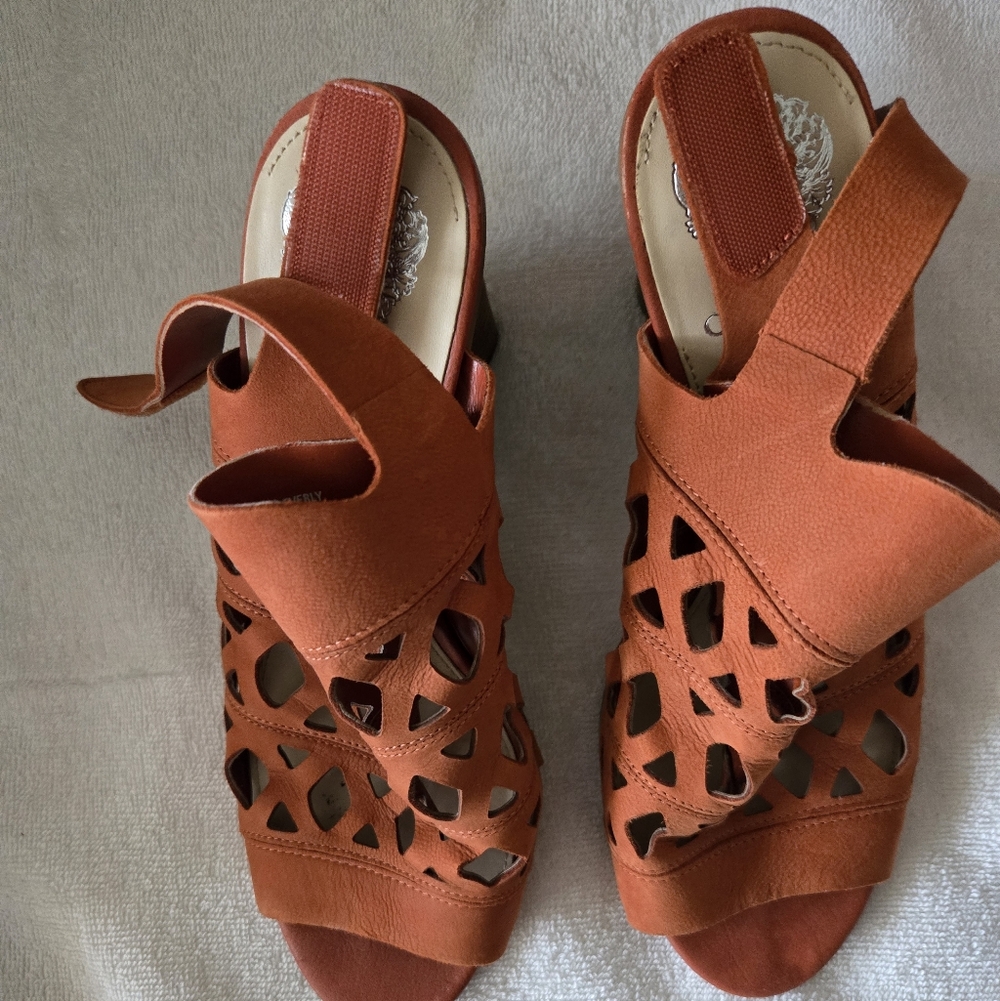 VINCE CAMUTO Euc 10w Cinnamon Suede Sandals
